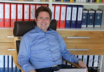 Der nominierte Martin Brix mit seiner Masterthesis.