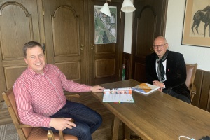 Ein Bürgermeister zum Anfassen - Bürgermeister Alexander Mayer im Gespräch mit Eibl