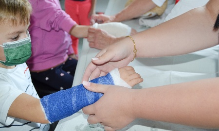 Kindergarten zu Besuch am Krankenhaus Freyung