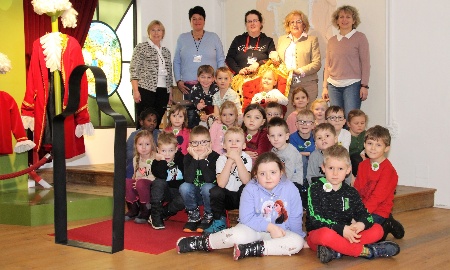 Neugierde auf Wissen: Kindergarten St. Anna besucht das Museum Jagd Land Fluss im Schloss Wolfstein