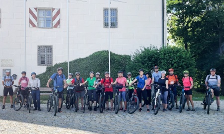 Landkreis Freyung-Grafenau feiert STADTRADELN-Halbzeit mit gemeinsamer Feierabend-Radltour und Eröffnung von Fahrrad-Reparatursäule