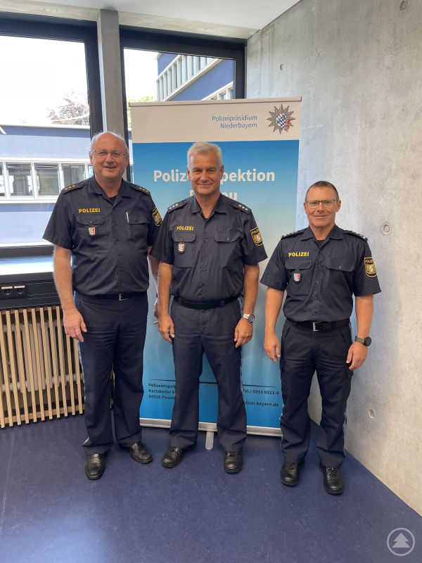 PD Schillinger, Dienststellenleiter PI Passau, PHK Feuchthuber und EPHK Ammerl, Verfügungsgruppenleiter PI Passau (von links nach rechts)