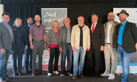 Präventionskabarett "Ned mit mir" begeistert das Publikum in Schönberg