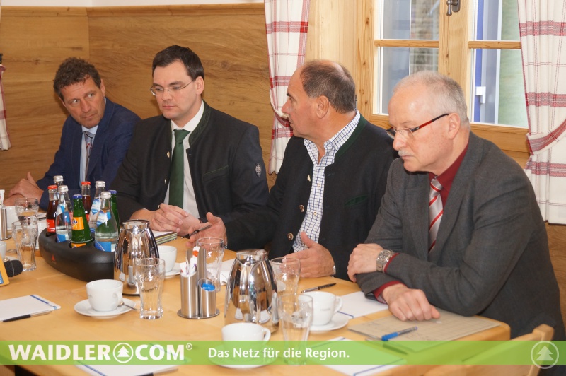 Landrat Sebastian Gruber bei einem Pressegespräch zur Vorbereitung der AuA 2016