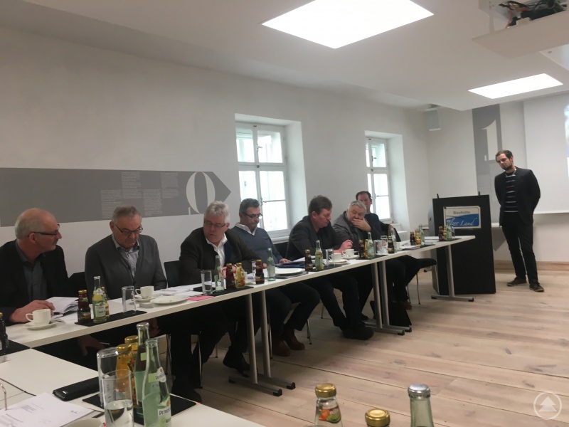 Vortrag Killinger: Markus Killinger von Nigl&Mader berichtete der Vorstandsrunde über die Ergebnisse im Feld „Klärschlamm“.