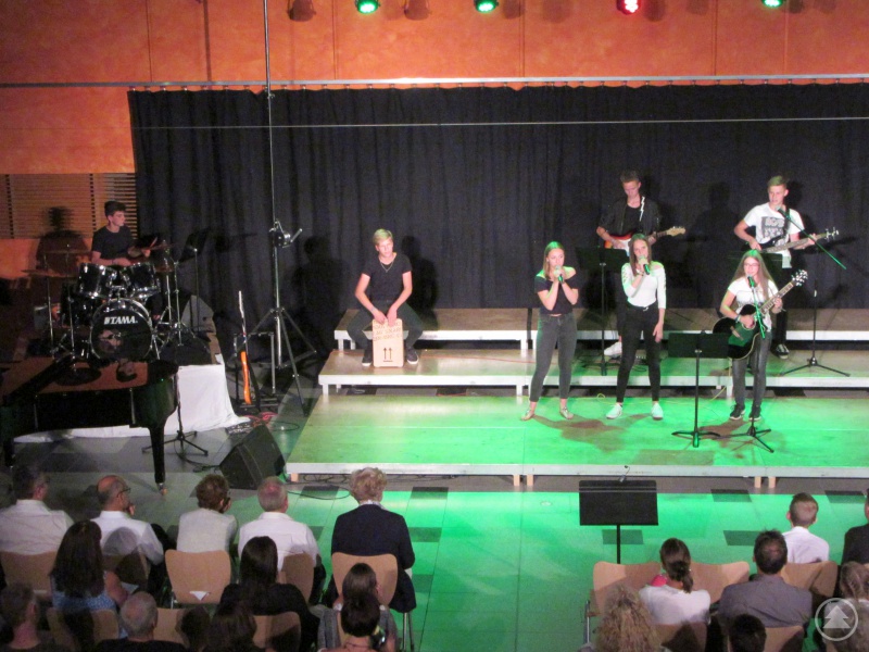 Die Schülerband zeigte eindrucksvoll, wie sich ihr Können im letzten Schuljahr gesteigert hat und gab spontan eine Zugabe.