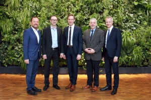 Niederbayerischer Regierungspräsident informiert sich über „Ideenschmiede Wirtschaftsforum“