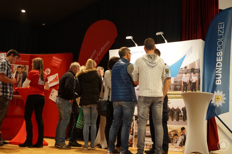 Ein Bild, das es so in diesem Jahr „coronabedingt“ nicht geben kann: Die Ausbildungs- und Arbeitsbörse Freyung-Grafenau muss verschoben werden.