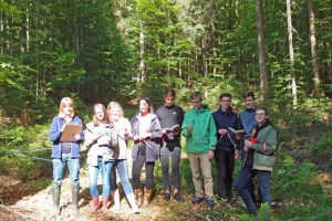 Gymnasiasten nehmen Nationalpark-Wald unter die Lupe
