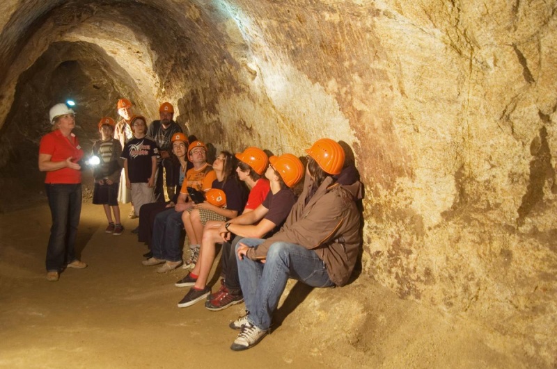 Flyer/Grafik zum Event: Führung in den Unterirdischen Gängen am So., 26.05.2024 - Di., 31.12.2024 von 14:00 bis 16:30 Uhr