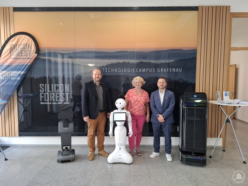 v.l.n.r.: Prof. Dr. Florian Wahl; MdB Rita Hagl-Kehl; Projektleiter Sebastian Schmidt; Fotografie: Anton Maurer