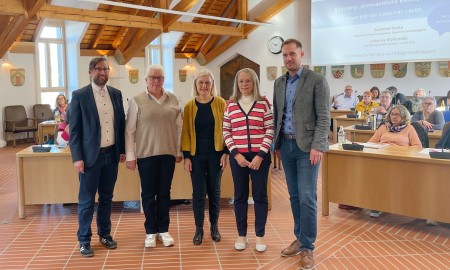 Bisher 400 ehrenamtliche Alltagshelferinnen und -helfer erfolgreich geschult - Großes Interesse am Weiterbildungsangebot des Landratsamtes