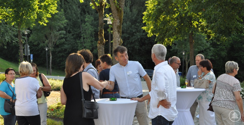 Im raschen Wechsel lernen sich touristische Unternehmer der Region beim Speed-Networking kennen.