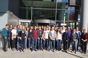 Bayerische Jungforscher erhalten interessante Einblicke in aktuelle Forschung