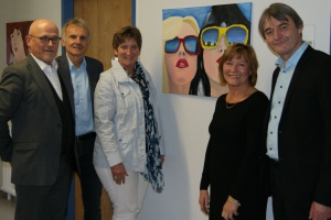 Schülerporträts schmücken Räumlichkeiten der Berufsberatung