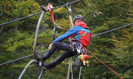 Für den Ernstfall gerüstet: Seilbahn-Evakuierung am Almberg
