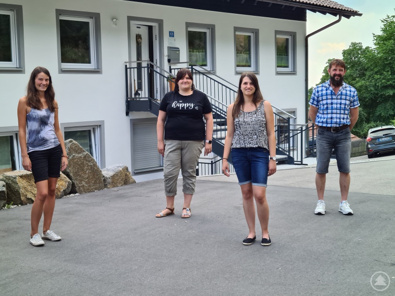 (v.re.): Sie leiten die heilpädagogischen Wohngruppen in Schönberg – Wolfgang Gaßler (Caritas Fachgebietsleiter), Julia Simon (Gruppenleitung St. Valentin), Martina Hofbauer (Gruppenleitung St. Vito, stellv. Fachgebietsleitung) und Andrea Wagner (Gruppenleitung St. Christophorus).