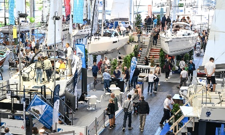 Sonne satt, maritimes Flair und positive Stimmung auf der Interboot