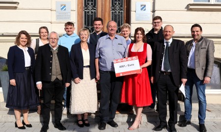 Landwirtschaftsschule Passau spendet &uuml;ber 8000 Euro f&uuml;r krebskranke Kinder