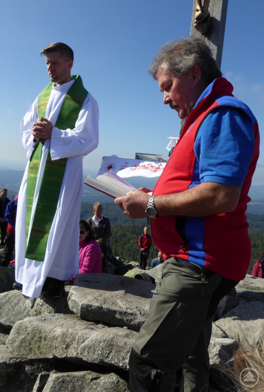 Christian Mies trägt die Lesung vor.