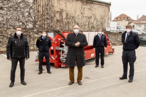 Freiwillige Feuerwehr Passau stellt Abrollbehälter Wasser in Dienst