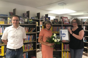 M11 in Perlesreut erhält goldenes Büchereisiegel