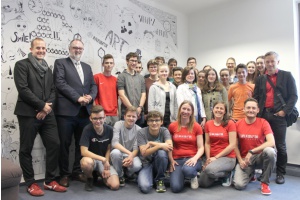 ASG-Schüler schmücken INN.KUBATOR