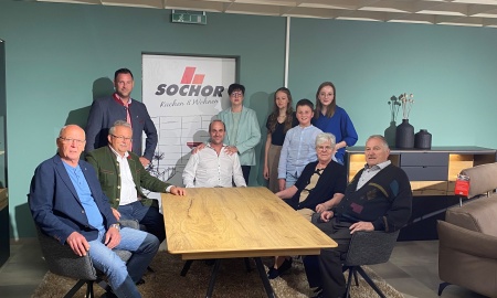 „Der Name Sochor ist in der Region ein Begriff“ –  Landrat Josef Laumer zu Besuch beim Einrichtungshaus Sochor