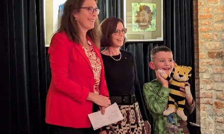 Phantastische Kunstwerke und strahlende Gesichter bei der Vernissage zum 6. Rotary-Kunstmalwettbwerb