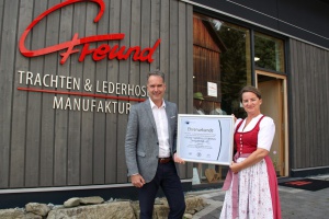 25 Jahre maßgeschneiderter Erfolg mit Lederhosen und Tracht