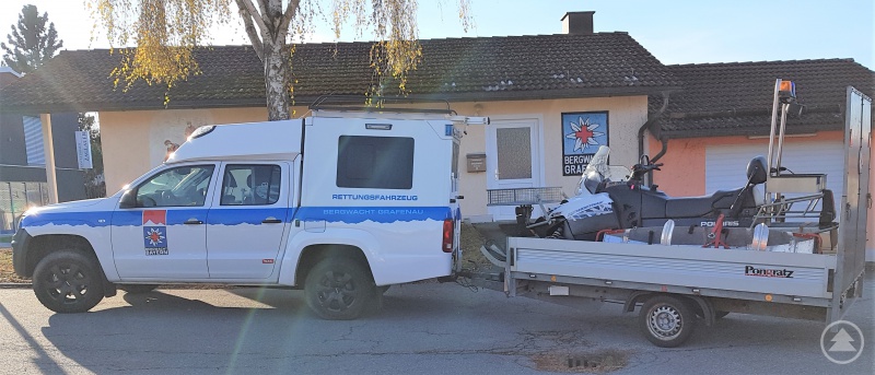 Bergrettungsfahrzeug 2021 mit Motorschlitten