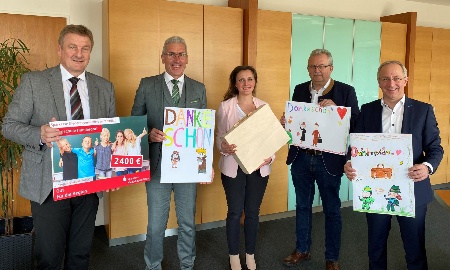 Detektivarbeit fürs Klima: Sparkasse Niederbayern-Mitte spendet  2.400 Euro an Grund- und Mittelschulen