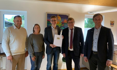 Neues Bürgerhaus für Klingenbrunn: Amt für Ländliche Entwicklung übergibt Schlussbescheid