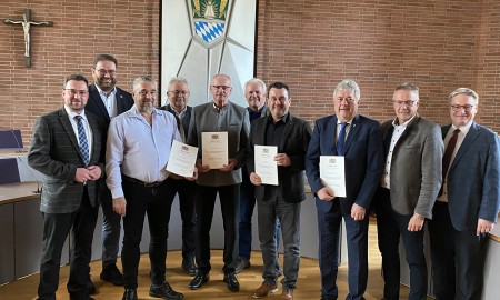 Kommunale Dankurkunden für Verdienste um die Selbstverwaltung verliehen