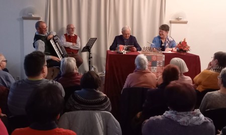 Heiterer Advents-Nachmittag in der Stadtbibliothek Deggendorf begeistert Besucher