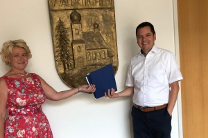 Parlamentarische Staatssekretärin Rita Hagl-Kehl gratuliert zu 2,4 Millionen Euro für den Breitbandausbau in Waldkirchen