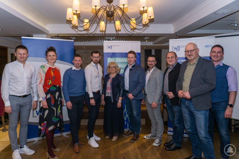 v.l. Frank Jemetz (Beirat), Magdalena Gruber (Immediate Past President), Martin Kreuzer (Schatzmeister), Rainer Jungwirth (Schriftführer), stellv. Landrätin Helga Weinberger, Michael Meisetschläger (Vorstandsmitglied), Fabian Schremmer (President), Andreas Bildl (Vice President), MdB Manfred Eibl, Armin Müller (Beirat).