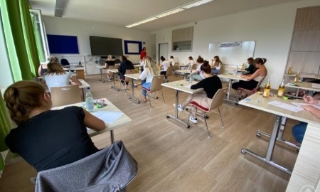 Schriftliches Staatsexamen an der Berufsfachschule für Pflege