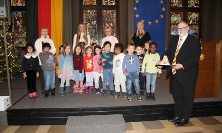 Vorschulkinder des Kindergartens St.  Franziskus bedanken sich für städtische  Unterstützung