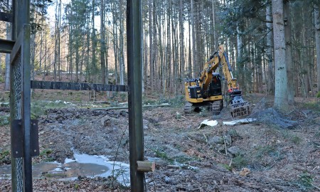 Im Tier-Freigelände wird schon fleißig gewerkelt