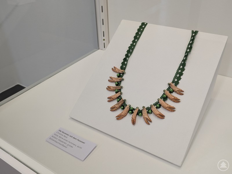 Was die Künstlerin wohl zu diesem fantastischen Werk inspirierte? Die Nummer mit dem Hummer von Christine Reck Die Nummer mit dem Hummer von Christine Reck: Was die Künstlerin wohl zu diesem fantastischen Werk inspirierte?