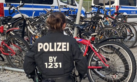 Polizei begleitet Begehung von Asylunterkünften im Landkreis Deggendorf