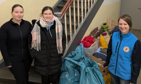 Gisela-Gymnasium spendet Kleidung an die Bahnhofsmission Passau