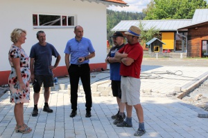 PStSn Rita Hagl-Kehl, MdB in Gespräch mit Bürgermeister Ernst Kandlbinder