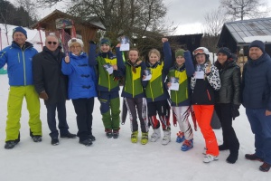 Realschülerinnen triumphieren beim Bezirksfinale Ski alpin