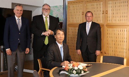 Japanischer Generalkonsul zu Gast bei Oberbürgermeister Jürgen Dupper