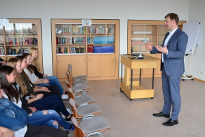 Wie verstehen Sie sich eigentlich mit Frau Merkel?