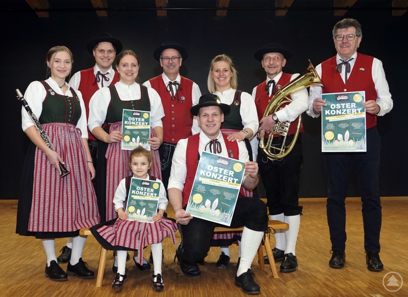 v.l. hinten stehend Lisa-Marie Liebl, Stefan Eggersdorfer, Petra Fruth, Thomas Weilermann, Kerstin Bauer, Helmut Liebl, Franz Greipl (Ehrenbürger Stadt Grafenau) vorne sitzend: Laura Fruth, 2. Vorstand Tobias Bauer