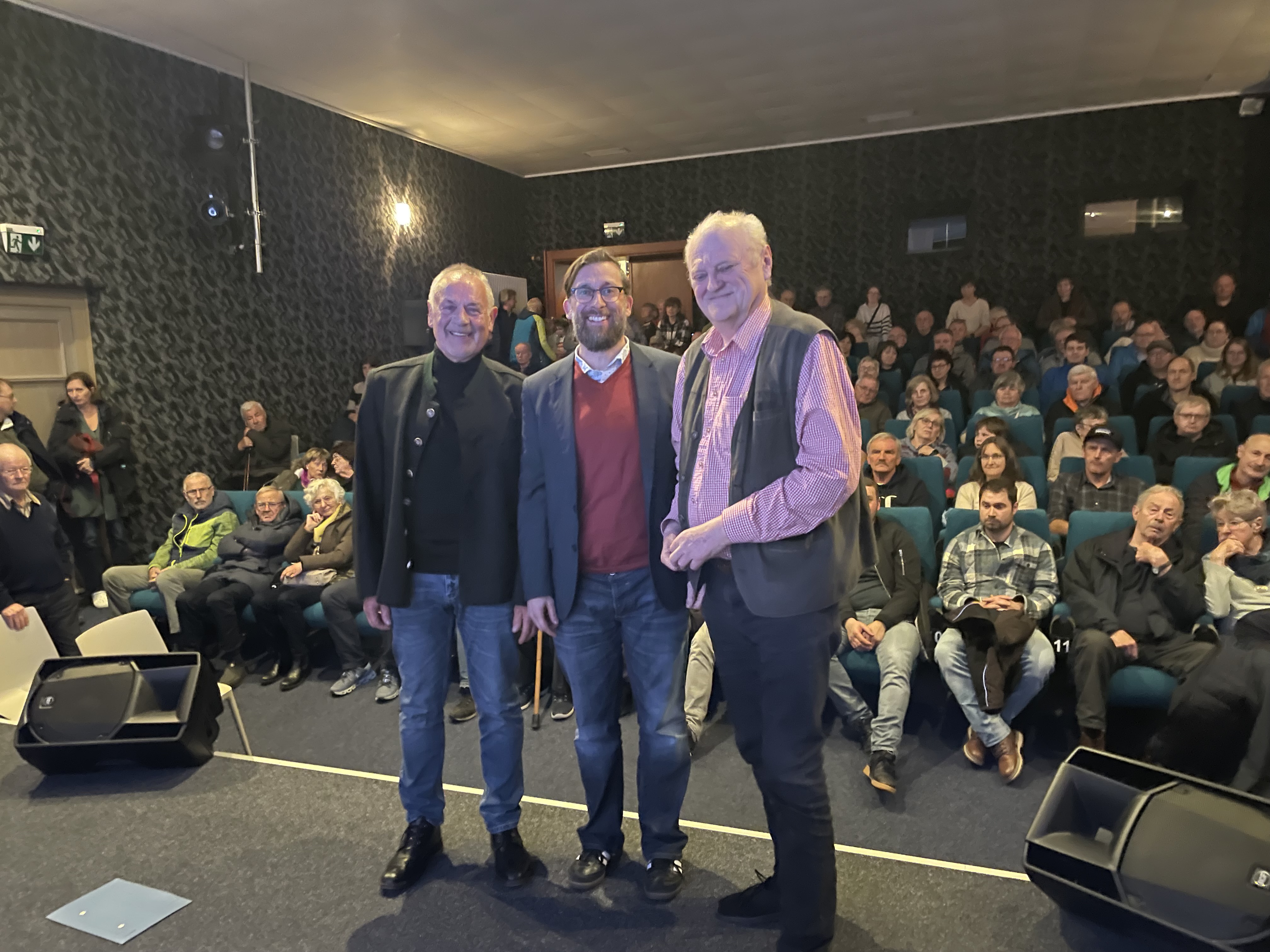 Freuten sich über das große Interesse an dem Filmabend mit Zeitzeugengespräch: (v. l.) Siegfried Schreindl, Christian Fiebig und Dusan Žampach.