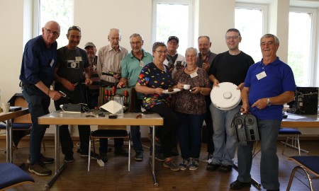 Ein Jahr Reparaturcafé Schönberg: Bilanz mit Herz, Lötzinn und Nachhaltigkeit